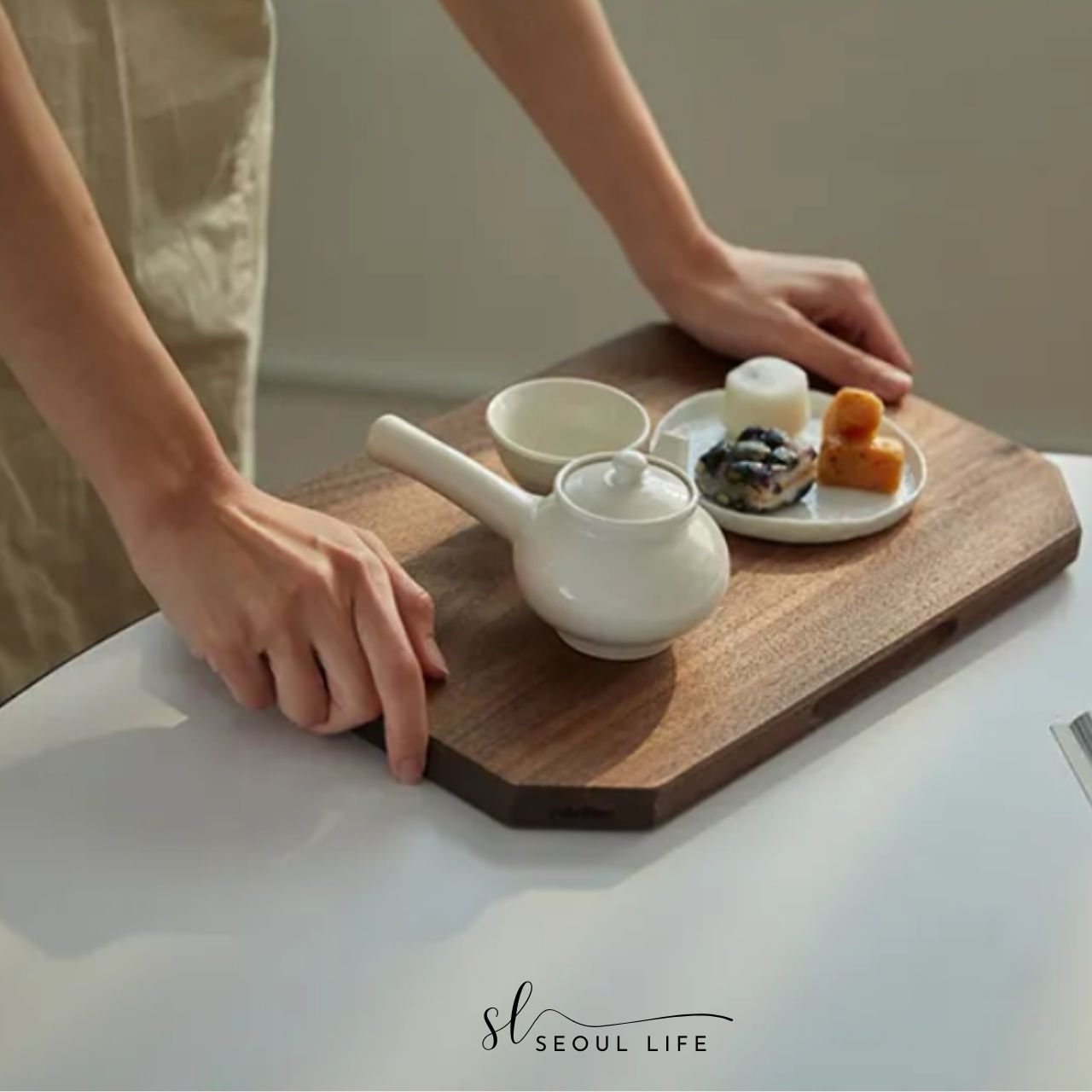 *Heriter* Premium Signature Knife Chopping board with Steel Stand.
