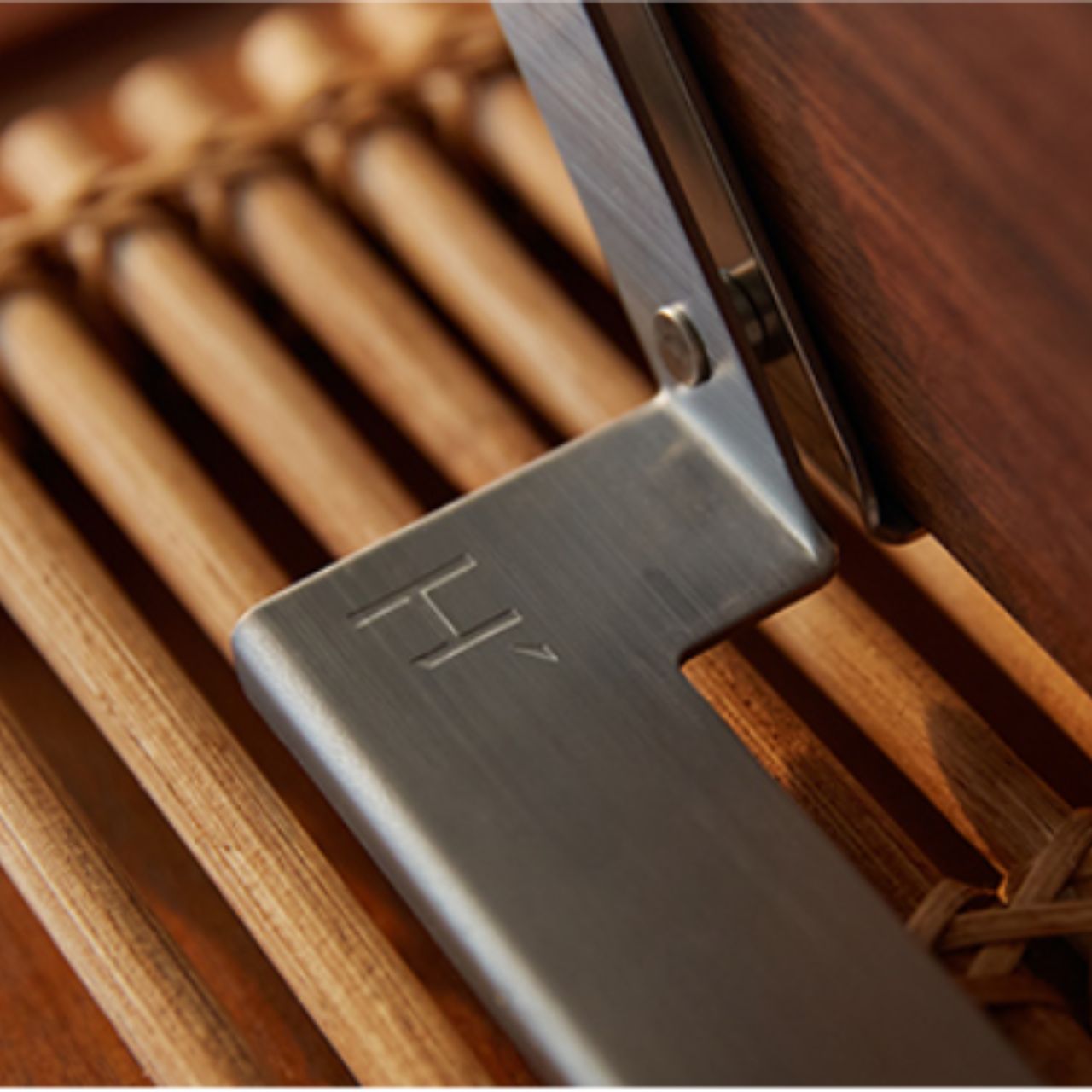 [Heriter] Premium Signature Knife Chopping board with Steel Stand