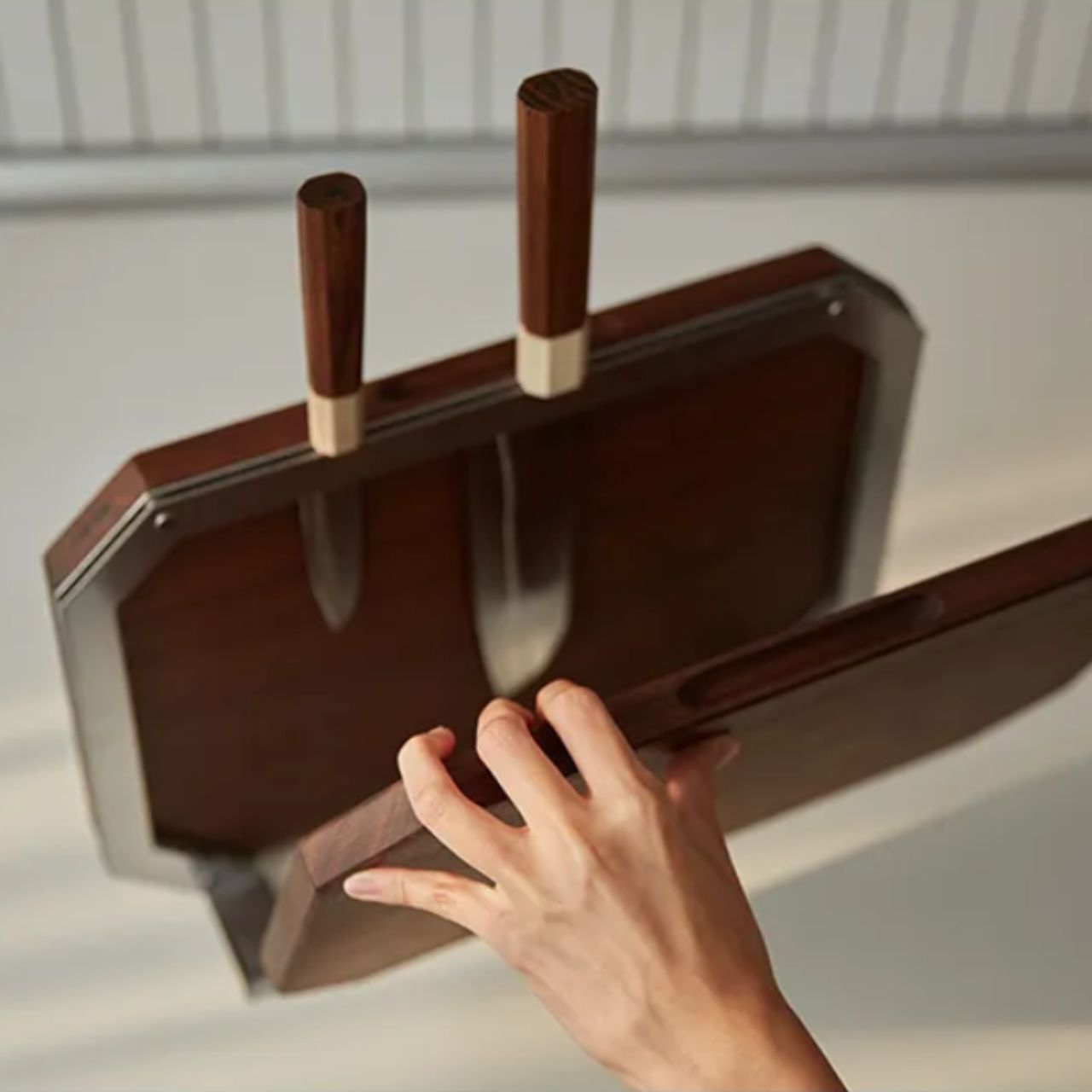 [Heriter] Premium Signature Knife Chopping board with Steel Stand